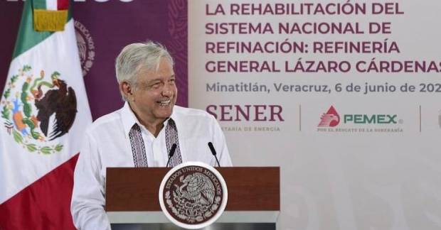 AMLO: o se está a favor o en contra de la 4T, no hay medias tintas