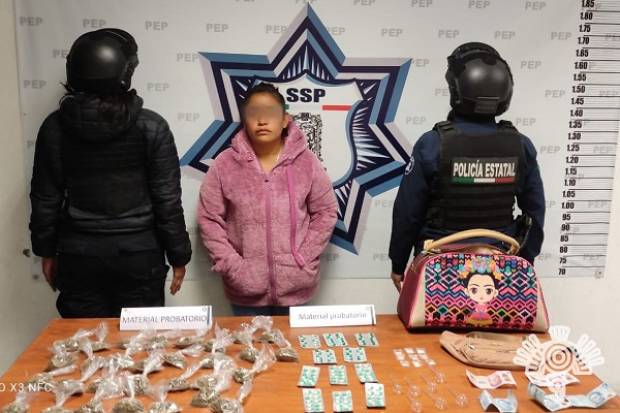 Mujer con más de 30 dosis de droga es capturada en Los Reyes de Juárez