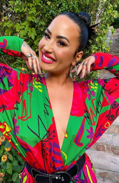 Demi Lovato presume nuevo atractivo, tal y como lo soñaba