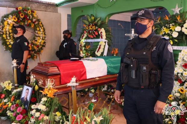 Rinden homenaje a policías asesinados en Jolalpan