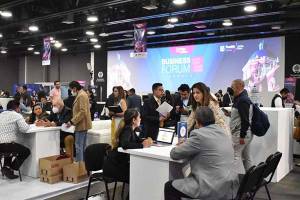 Eduardo Rivera inaugura el encuentro de negocios Business Forum Puebla 2022