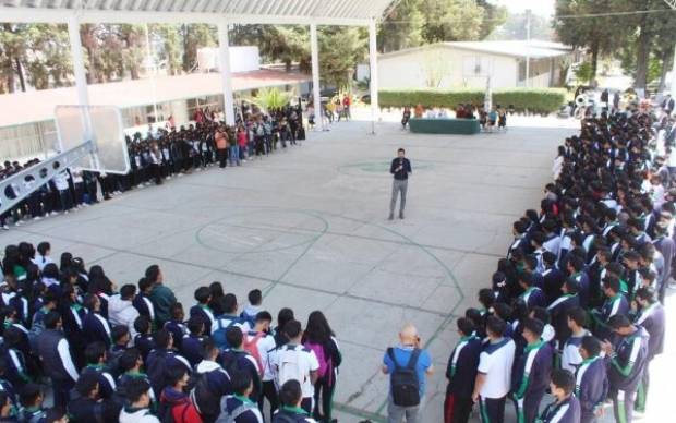 Gobierno de Texmelucan entrega apoyos al CONALEP de Moyotzingo