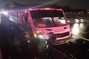 Asalto a camión acabó en balacera en la autopista a Puebla; tres muertos y dos heridos