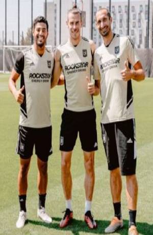 Cheillini comparte fotografía con Vela y Bale en LAFC