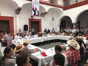 La CNC-Puebla exhibe cascarón en apoyo a Jiménez Merino