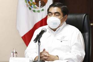 No desafiar a la pandemia, pide Miguel Barbosa a poblanos