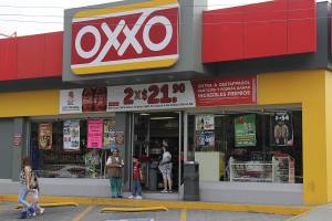 Mujer policía resultó herida en atraco a Oxxo en Lomas de San Miguel