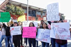 UTP, UMAD e IEU marchan y exigen justicia por multihomicidio e inseguridad en Puebla