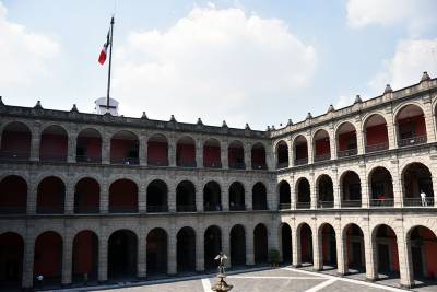 Hallan cámara espía en sala de juntas de Palacio Nacional