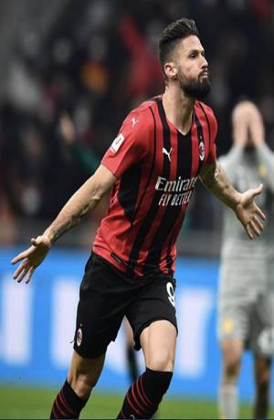 Milan golea 3-1 al Genoa de Johan Vásquez en la Copa de Italia