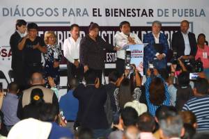 Barbosa propone revocación de mandato y desaparición de fuero para Puebla