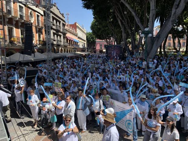 Frente Nacional por la Familia marcha en Puebla contra el aborto y bodas gay