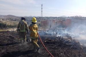 PC Estatal y Bomberos atienden incendio en Santo Tomás Chautla