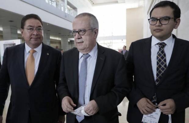 Precio del dólar se dispara tras renuncia de Carlos Urzúa a la SH