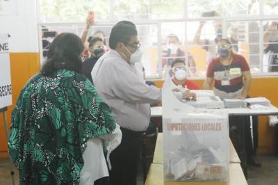 Barbosa emite su voto en Tehuacán