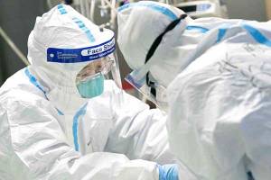 China casi llega a mil 300 infectados por coronavirus