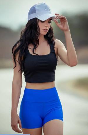 Livia Brito presume figura en ropa deportiva para Instagram
