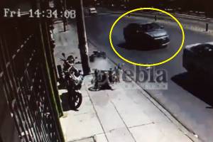 VIDEO: Vehículo arrolla a motociclista en la 31 Poniente