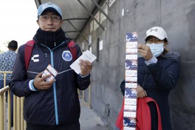 FOTOS: Club Puebla vs Chivas; la afición se vuelca a las taquillas por un boleto