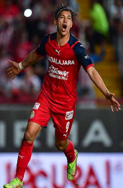 Chivas golea 4-0 de visita al Necaxa en Aguascalientes