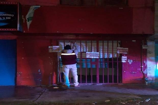Clausuran bares, tiendas y pulquerías en Puebla por ignorar contingencia