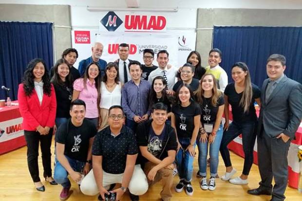 Alumnos de la UMAD organizan charla sobre política