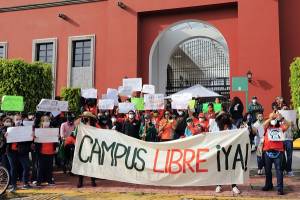 FOTOS: Alumnos y docentes de la UDLAP exigen regreso a clases y liberación del campus