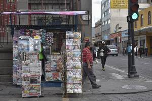 Ahora Ayuntamiento de Puebla quiere cobrar a voceadores por casetas de periódicos