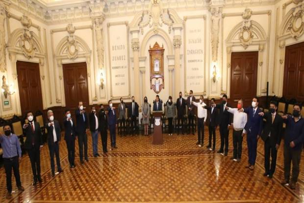 Cabildo de Puebla toma protesta a presidentes de 15 juntas auxiliares