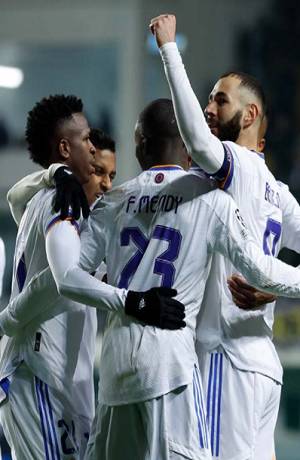 Real Madrid golea 3-0 al Sheriff de visita y avanza a octavos de la Champions League