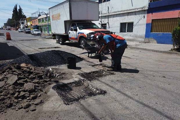 Ayuntamiento de Puebla da continuidad a la estrategia de bacheo