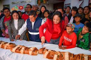 Lupita Daniel celebró a los Reyes de Cuautlancingo con la entrega de juguetes y la rosca más grande del municipio