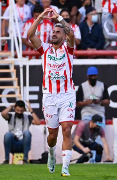 Necaxa sufre pero se impone 3-2 al León y escala posiciones