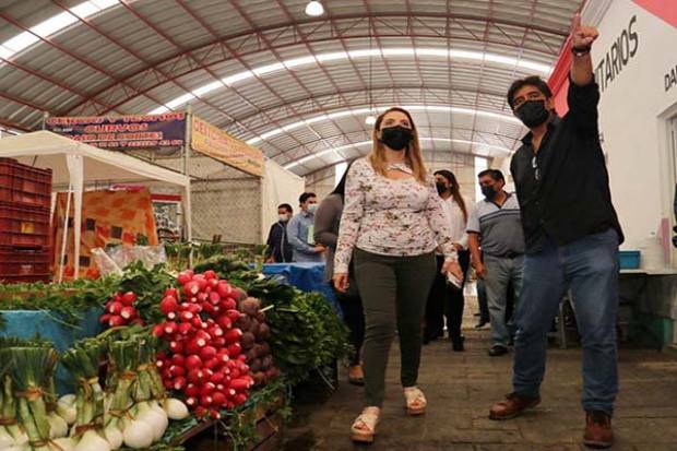 San Pedro Cholula: Paola Angón fortalece vigilancia del mercado Xixitla