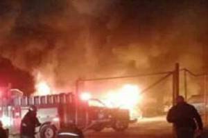 Incendian lote de autos, propiedad de familia baleada en Tlalancaleca