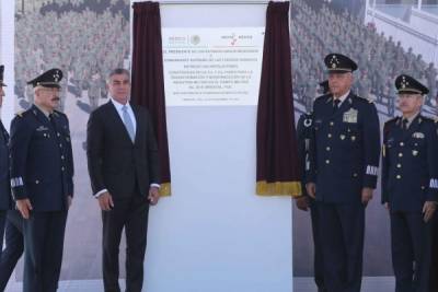 Cienfuegos y Gali inauguran industria militar en Oriental