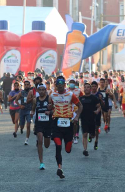 Atletas kenianos se adjudican la Carrera De Corazón por Puebla