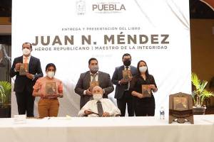 Presentan en el Congreso de Puebla libro sobre el héroe republicano Juan N. Méndez