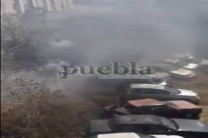 VIDEO: Incendio consume vehículos del corralón de Bosques de Sanctorum