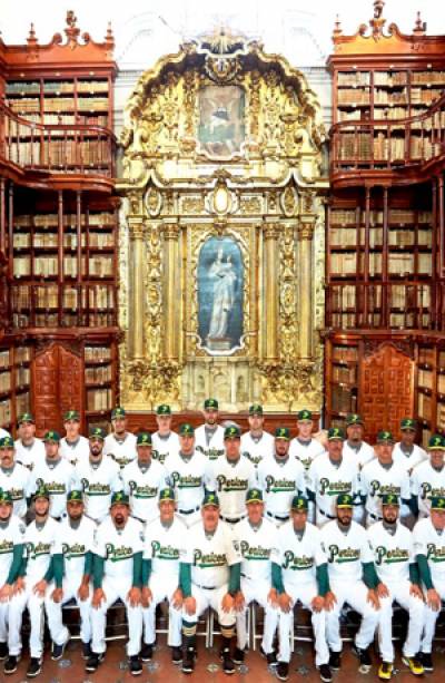 Pericos de Puebla presume foto oficial en la Biblioteca Palafoxiana