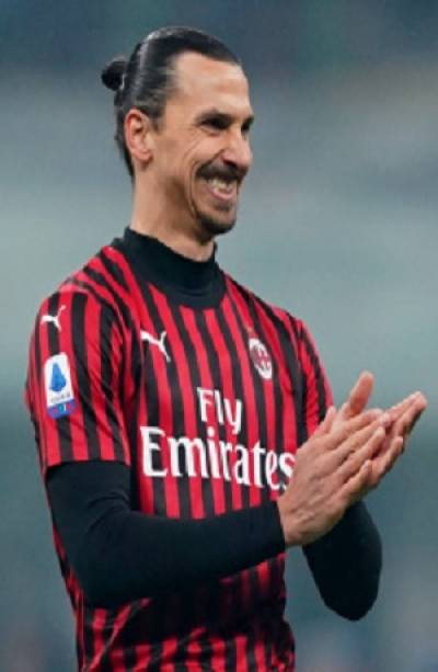 Zlatan Ibrahimovic firma un año más con el Milán