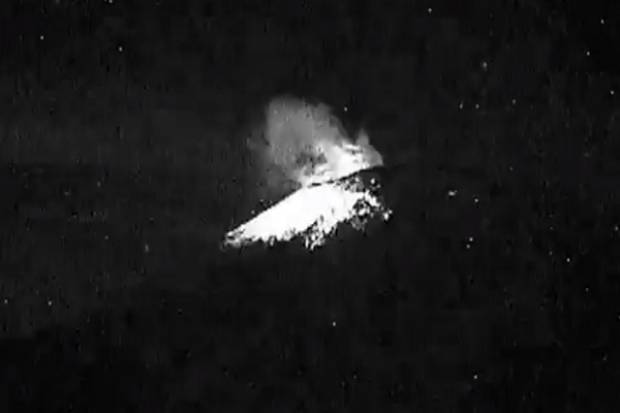 Popocatépetl registró explosión y lanzamiento de material incandescente