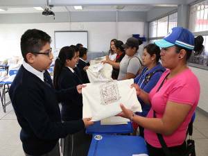 Directivos y padres de familias deben acudir a las Cordes para recibir uniformes escolares: SEP Puebla
