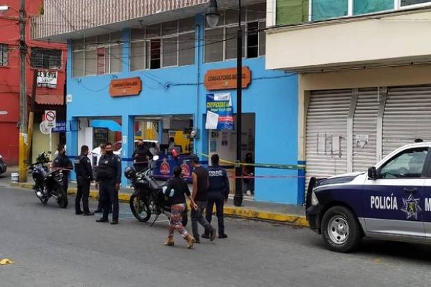 Muere una mujer cuando esperaba consulta en farmacia de Huauchinango