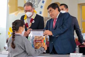 Barbosa Huerta inauguró en Huaquechula el ciclo escolar 2022-2023
