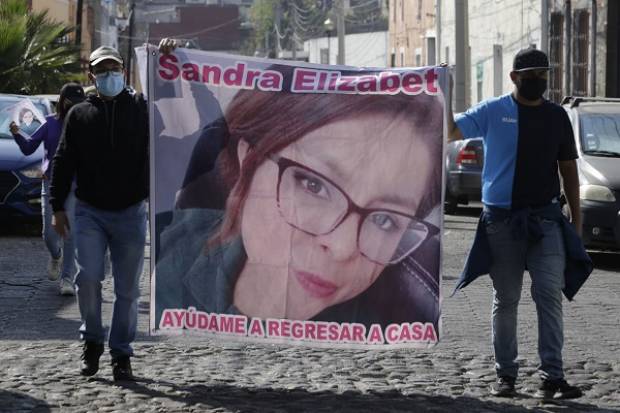 Gobernador da el pésame a familia de Sandra Elizabeth, joven asesinada en Amozoc