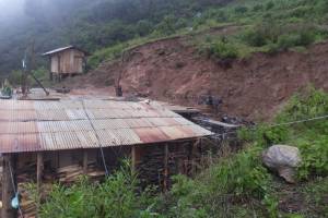 Alud de tierra cae sobre vivienda en Zoquitlánzoacalco por las lluvias