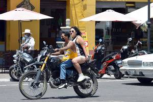 Ayuntamiento de Puebla busca que motociclistas utilicen casos o chalecos con placa visible