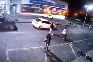 VIDEO: Sicarios ejecutan a seis personas afuera de un bar en Morelia