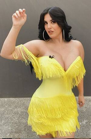 Curvy Zelma causa polémica por sensual vestido en Venga la Alegría